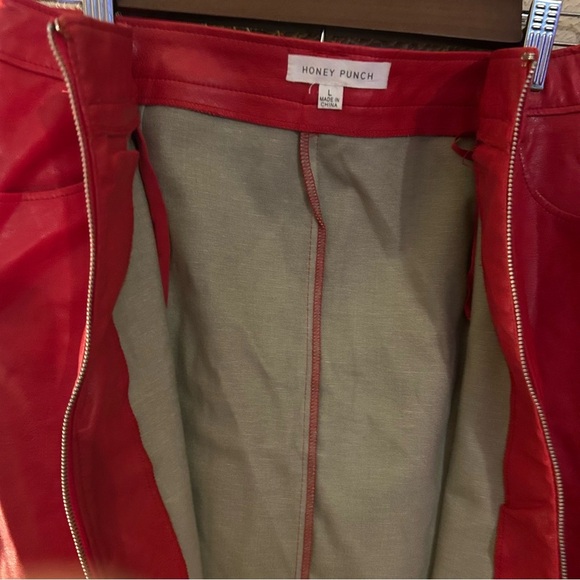 Honey Punch Red Faux Leather High Waist Body-con Zip Up Mini Skirt Size L Y2K - Picture 4 of 9